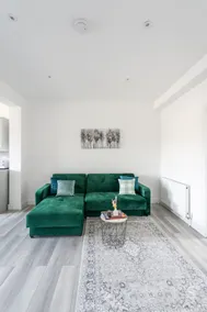 Cozy Downtown Apartment - Image 3