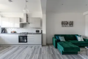 Cozy Downtown Apartment - Image 2