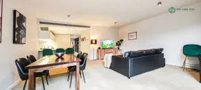 3BR/2BA Apt Courtyard & Parking - Image 2