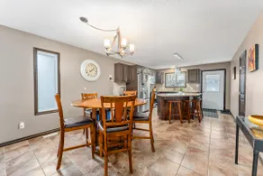 Executive 5 bdrm 3 ba House - Image 4