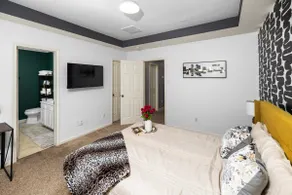 Entire Townhouse/Modern Comfort - Image 5