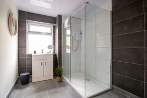 Stylish 1-Bed Apartment Near Watermead Park - Image 5