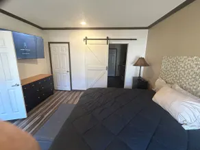 Praire House cabin 75in tv jacuzzi tub snailshower - Image 2
