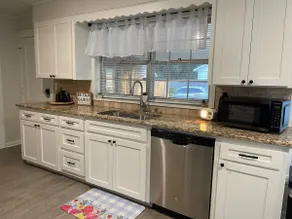 Stunning 3/2 with all KING beds! - Image 3