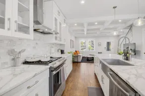 DC Presidential Suite in Northwest - Image 4