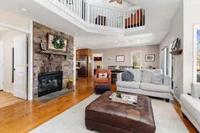 Mountain View Charm - Image 4