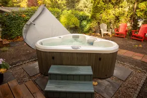 Fox Hollow Hideaway hot tub & trails nearby - Image 4