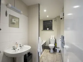 Greenstone Apartment - Image 2