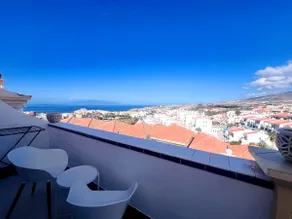 Ocean view apartment with pools - Image 4