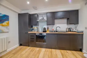 Alexandra House by Guestz - Image 4