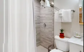 Modern Comfortable Oasis w/ EV Charger – Eureka - Image 4