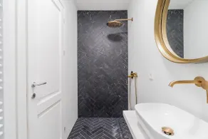 Stylish 1 Bedroom w/Balcony by Berlin Wall, Mitte - Image 5