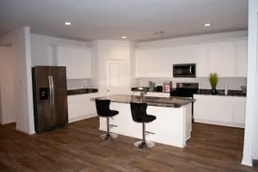 5BR Retreat | Private Yard | Near Shops - Image 4