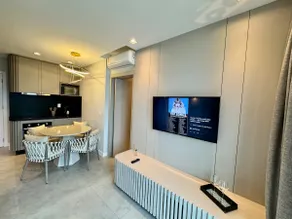Luxurious apartment with sea view, decorated. - Image 4