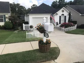 Clean Cozy Cottage Ideally Located - Image 2