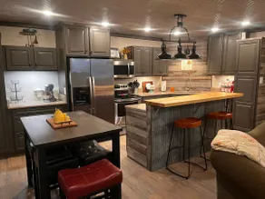 Beautiful Cabin on the Lake - Image 3