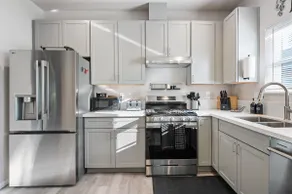 Trendy Escape in the Heart of Sacramento! - Image 5