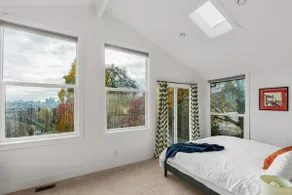 Lake Views + AC + NFL OK| Spacious 5BR Wallingford - Image 3