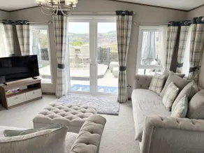 Lodge with sea views in South Devon - Image 3