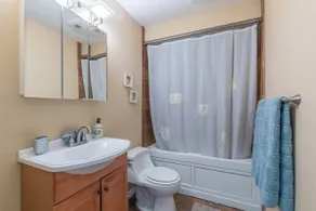 the Romeo, Best Area, 2 Bedrooms, WD, Jacuzzi Bath, No Stairs, New Carpet, 825sf - Image 4