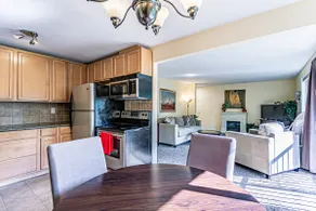 the Romeo, Best Area, 2 Bedrooms, WD, Jacuzzi Bath, No Stairs, New Carpet, 825sf - Image 2