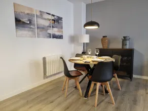 Apartment in downtown Manresa, parking, and EV charger - Image 3