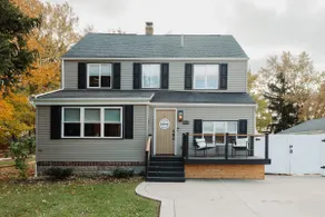 Luxe Allen Stadium Home|3 blocks away|Hot Tub - Image 4