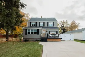 Luxe Allen Stadium Home|3 blocks away|Hot Tub - Image 2