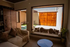 Arcadia House 4 minutes from Airport with Pool - Image 4