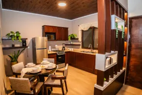 Arcadia House 4 minutes from Airport with Pool - Image 5