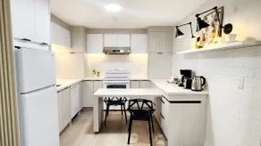 Modern Urban Oasis with Exclusive Design & Parking - Image 5