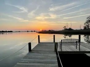 Cozy Sunrise Waterfront Cottage & Dock - Image 1