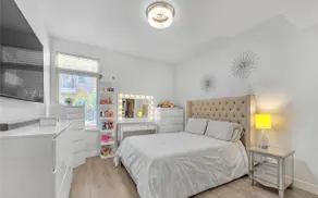 Modern 1BR | Downtown Burbank | Walkable + Parking - Image 2