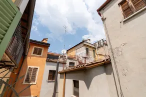 Modern and stylish, next to Piazza Erbe - Image 5