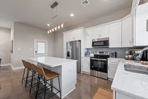 Cozy Elegance: Townhome 211 *missing door* - Image 4