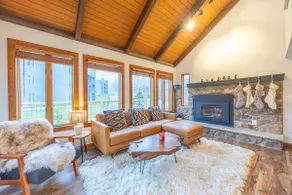 Hiker's Dream | Deck & Hot Tub | Walk to Ski Lodge - Image 3