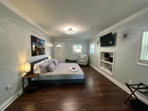Nora's Oasis - Image 2