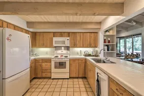 Red Rock Resort Style Home - Image 5