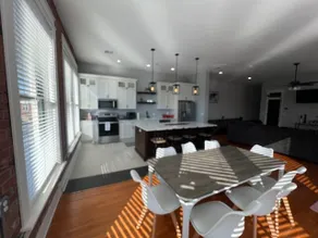 Stunning 3 Bed 2 Bath Apartment - Image 4