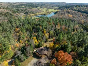 The Round House | 4 Miles from Mt Snow w/ Hot Tub! - Image 4