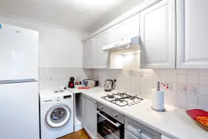 Spacious Wimbledon House Lovely Garden Parking - Image 4