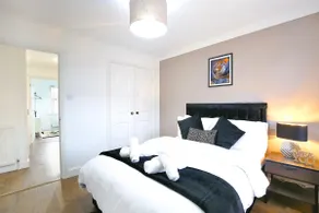 Spacious Wimbledon House Lovely Garden Parking - Image 5