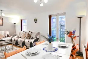 Spacious Wimbledon House Lovely Garden Parking - Image 2