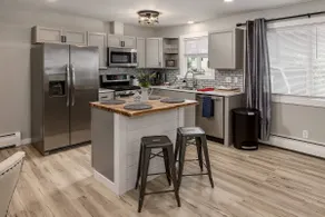 Cozy midtown 3 bed home - Image 3