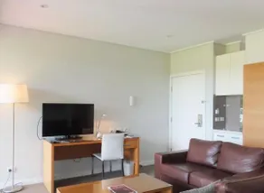 Iconic 2BR Apt in Silverwater - Image 3