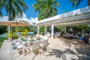 Lion Quay House Fine Art & Luxury in the Caribbean - Image 5
