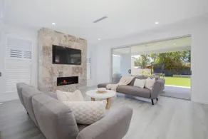 Shoreline Luxe—Refined Beachside Elegance with Spa - Image 2