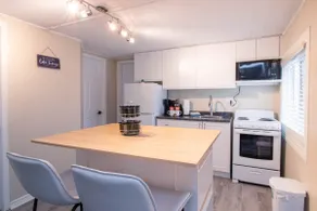 Cozy Beachside Getaway – Steps from Balm Beach! - Image 4