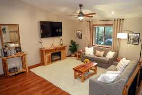 Cozy pet-friendly home near hiking trails and Lake Vermilion - Image 3
