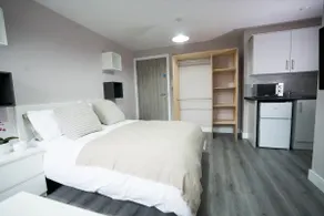 Double Bed Studio - Private Bathroom & Kitchenette - Image 4